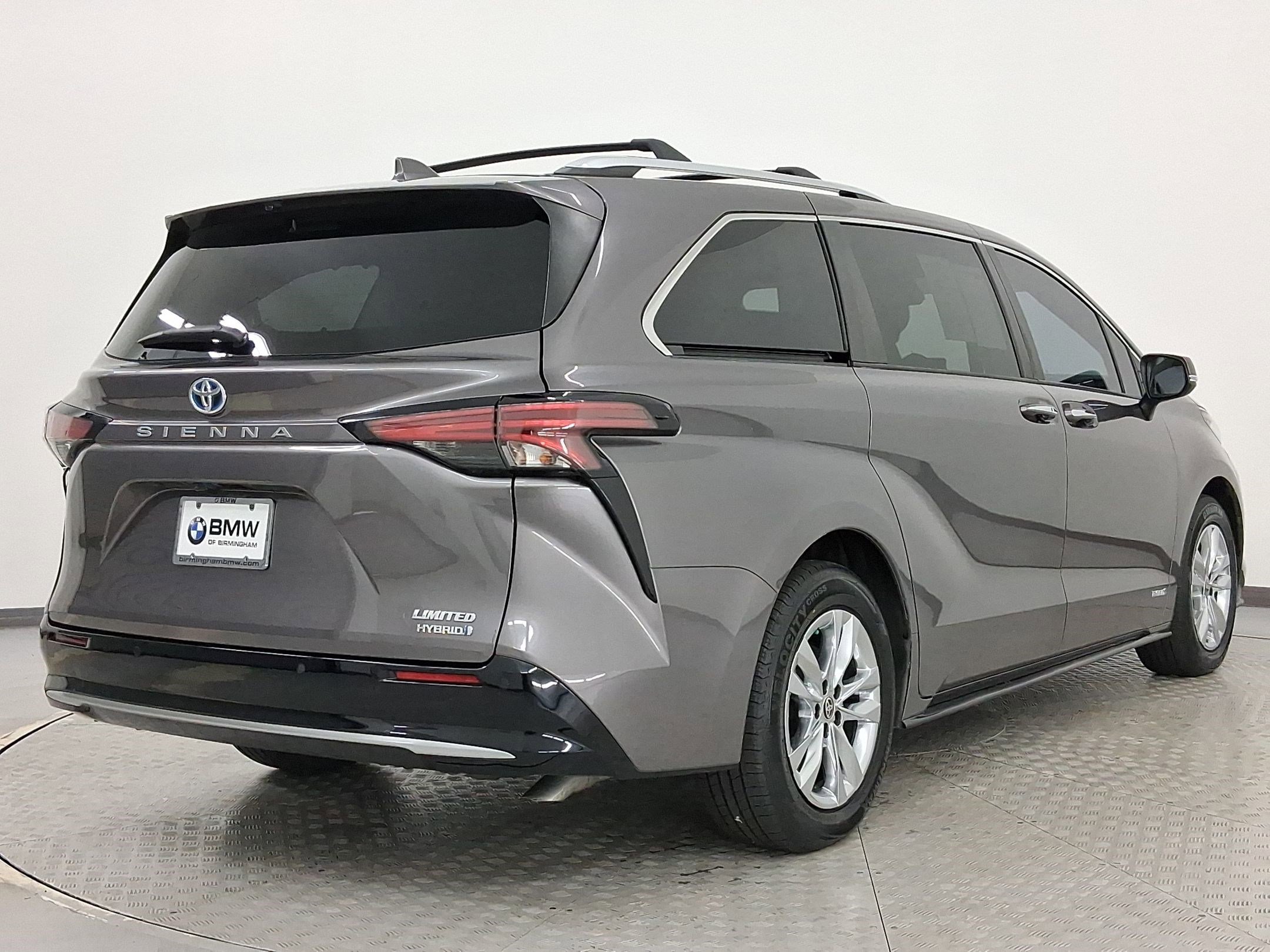 Used 2021 Toyota Sienna Limited image 9
