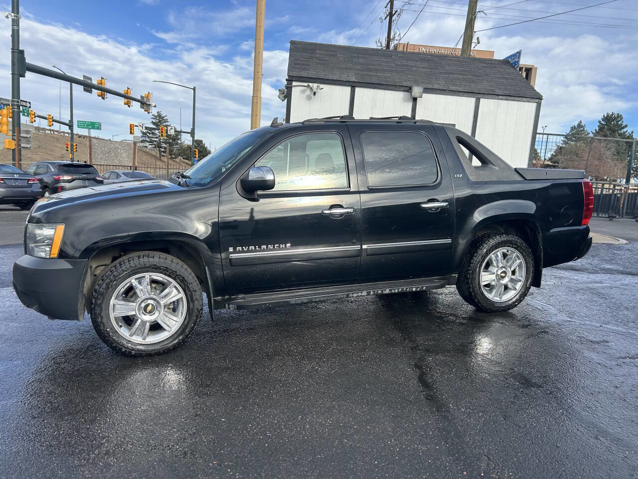 Used 2009 Chevrolet Avalanche LTZ image 1