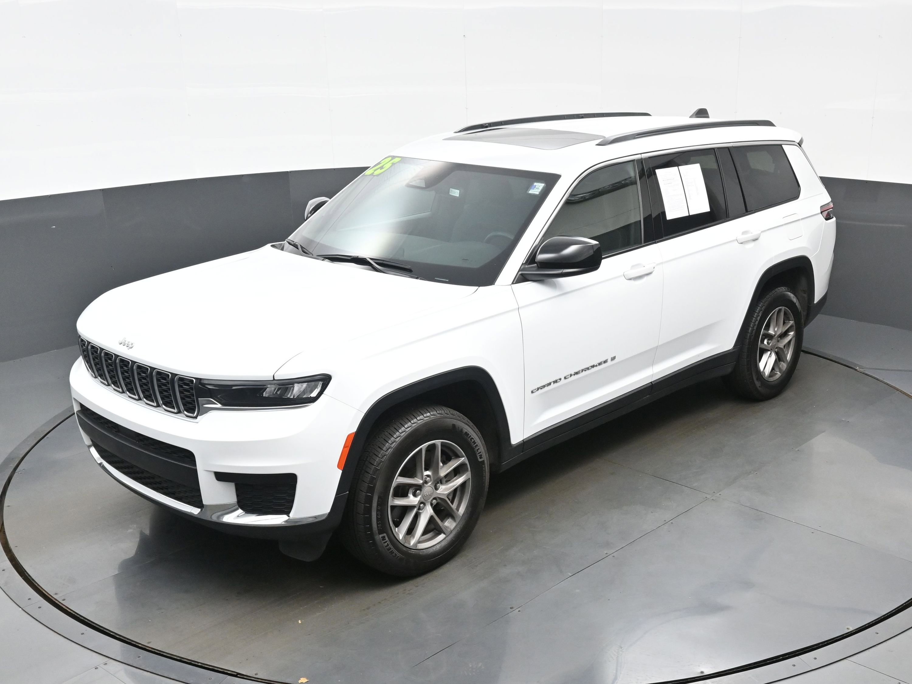 Used 2025 Jeep Grand Cherokee L Laredo w/ Trailer Tow Package AWD/4WD image 35
