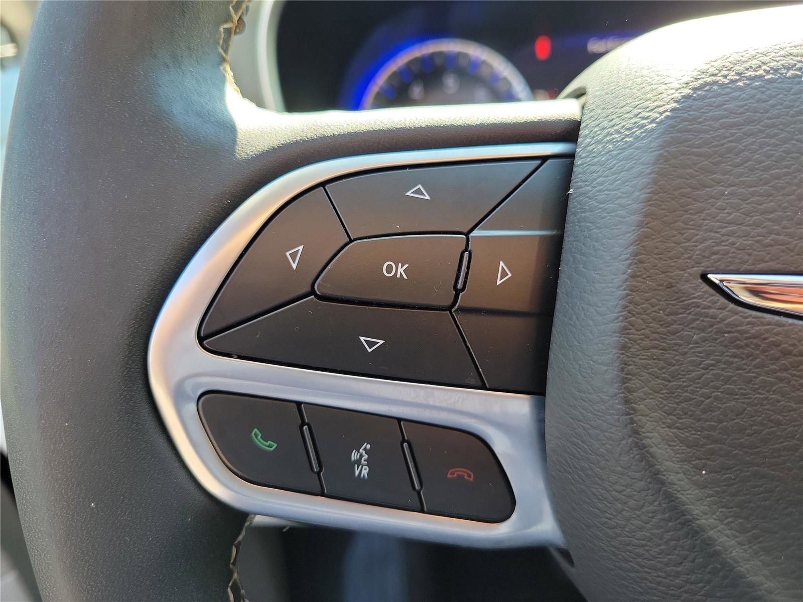 Used 2023 Chrysler Pacifica Touring-L FWD image 25