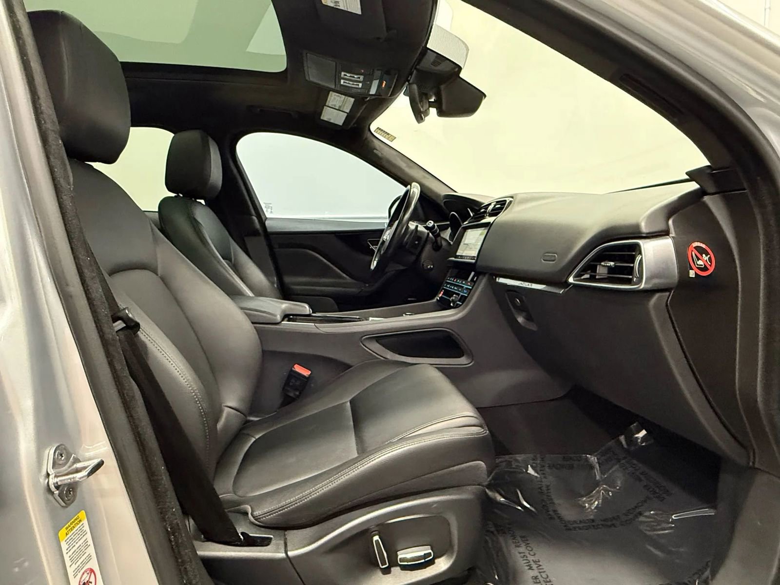 Used 2019 Jaguar F-PACE Premium image 58