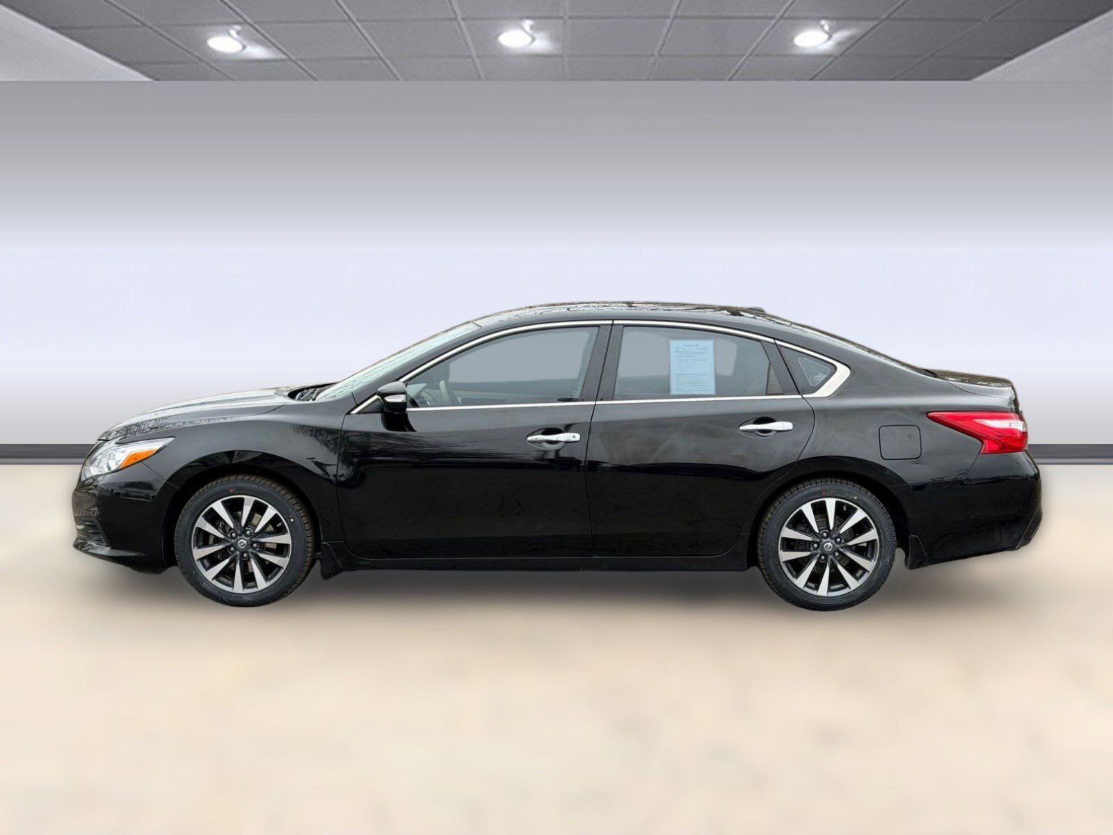 Used 2016 Nissan Altima 2.5 SL w/ Moonroof Package image 2