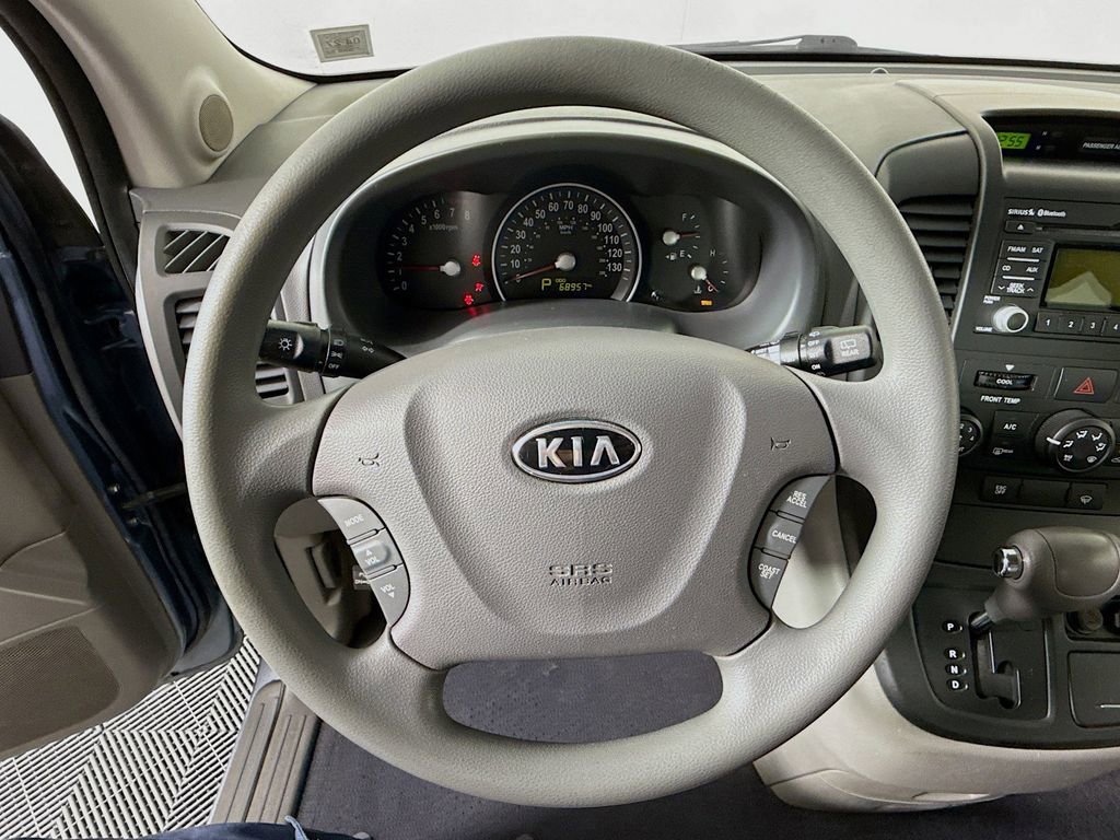 Used 2011 Kia Sedona LX image 9