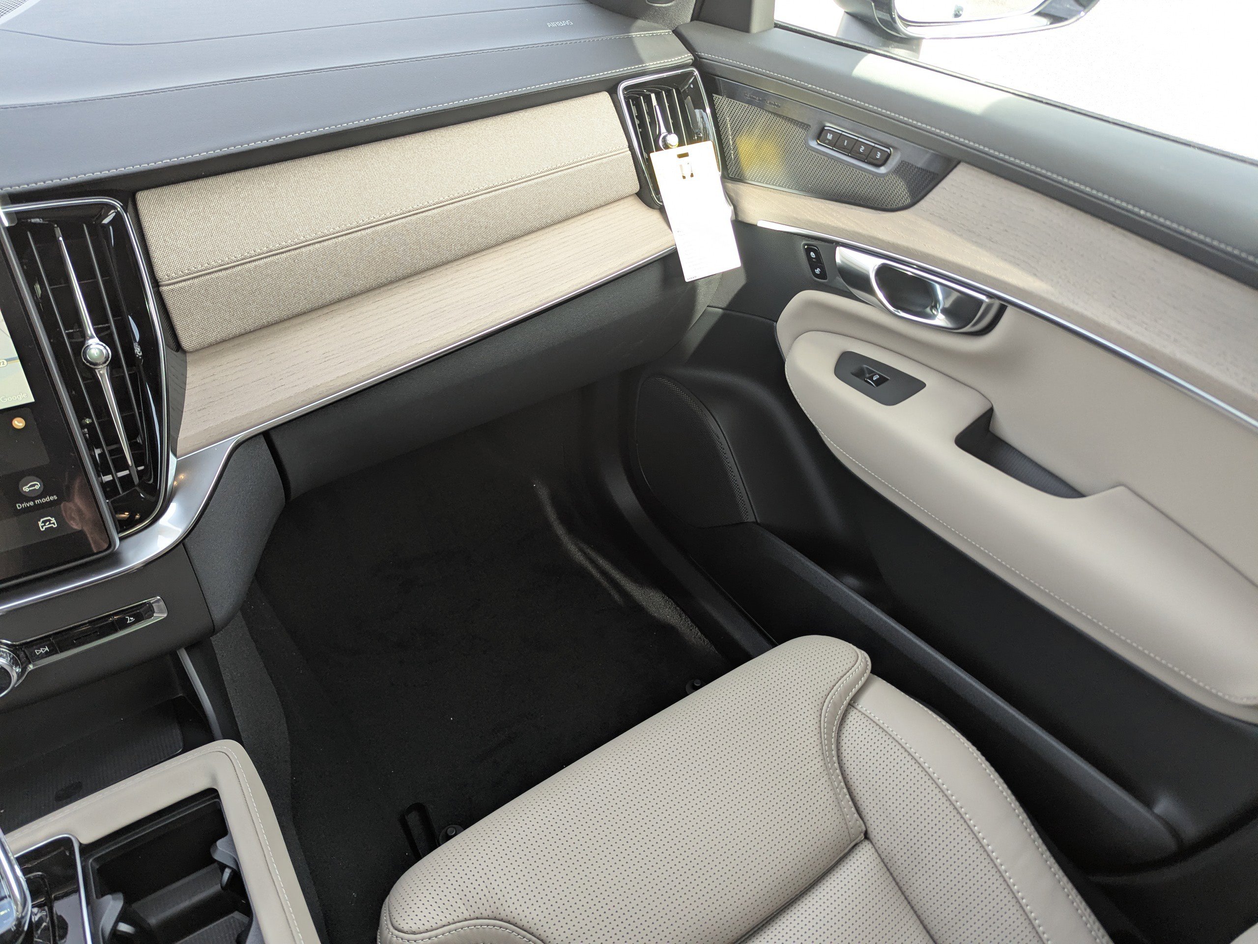 New 2026 Volvo XC90 B6 Ultra w/ Protection Package image 14