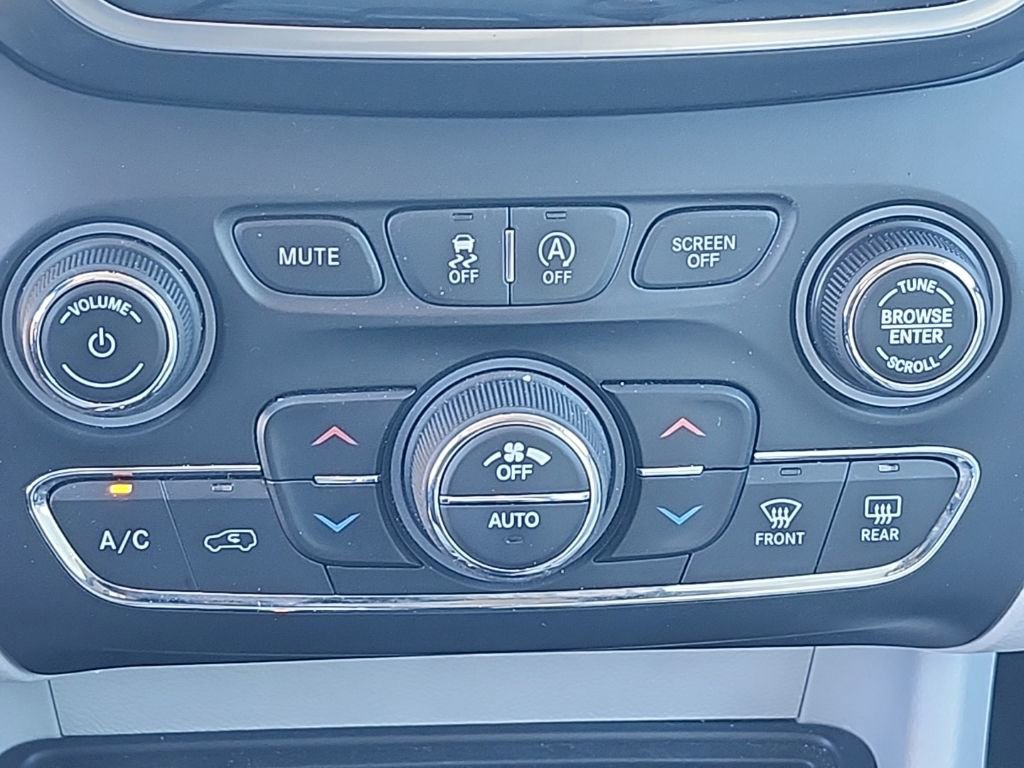 Certified 2020 Jeep Cherokee Limited image 7