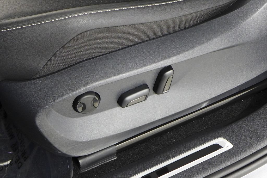 Certified 2023 Volkswagen Tiguan SE R-Line FWD image 20