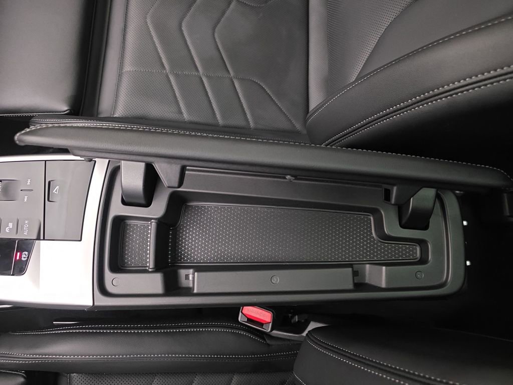 Certified 2025 BMW X2 xDrive28i w/ M Sport Package AWD/4WD image 22