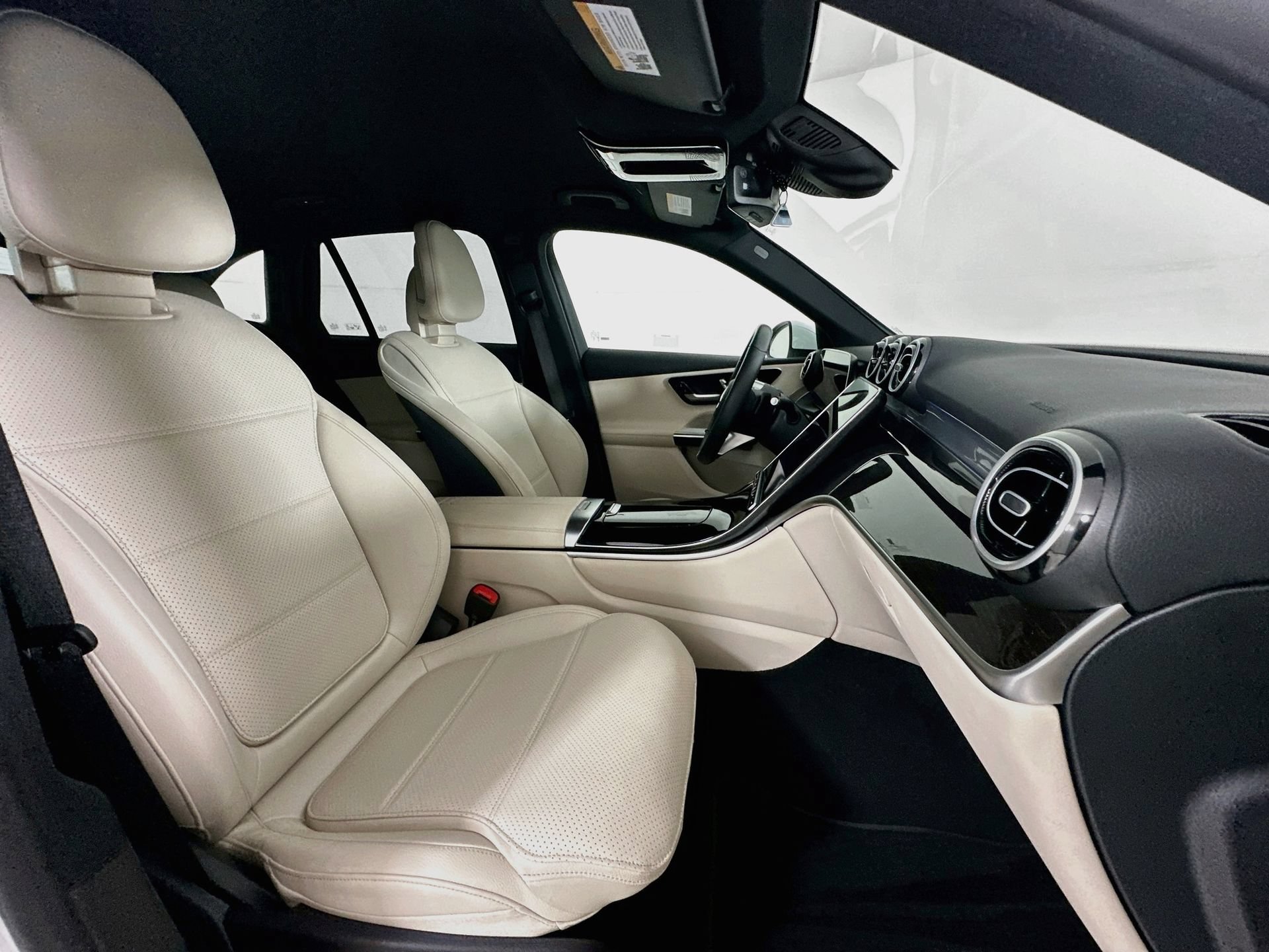 Certified 2026 Mercedes-Benz GLC 300 image 29