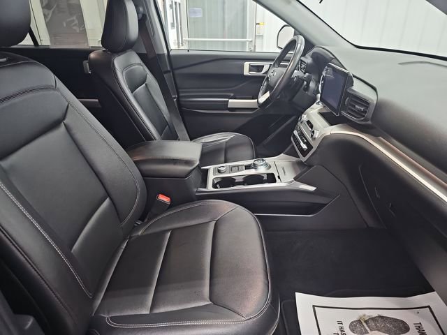 Used 2020 Ford Explorer XLT w/ Equipment Group 202A image 27