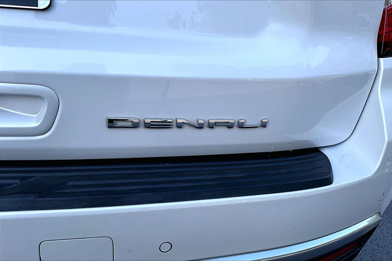 Used 2022 GMC Yukon XL Denali w/ Denali Premium Package RWD image 10