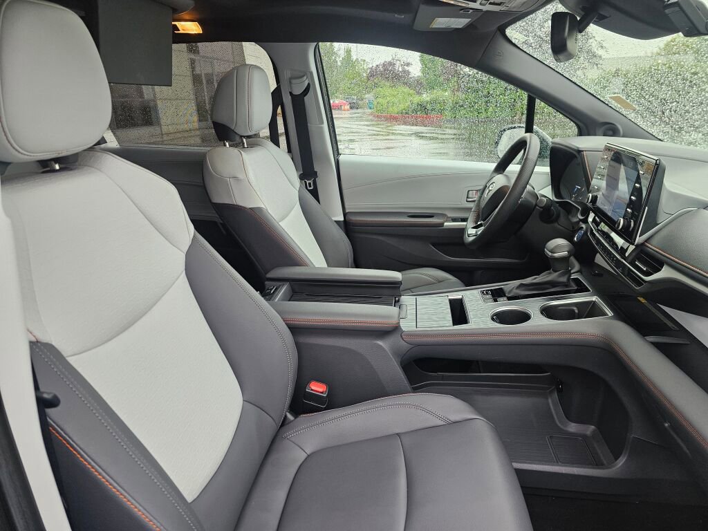 Used 2022 Toyota Sienna FWD image 11