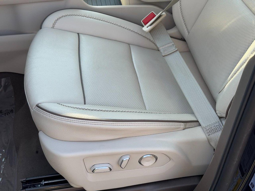 Used 2024 GMC Yukon XL Denali w/ Advanced Technology Package image 25