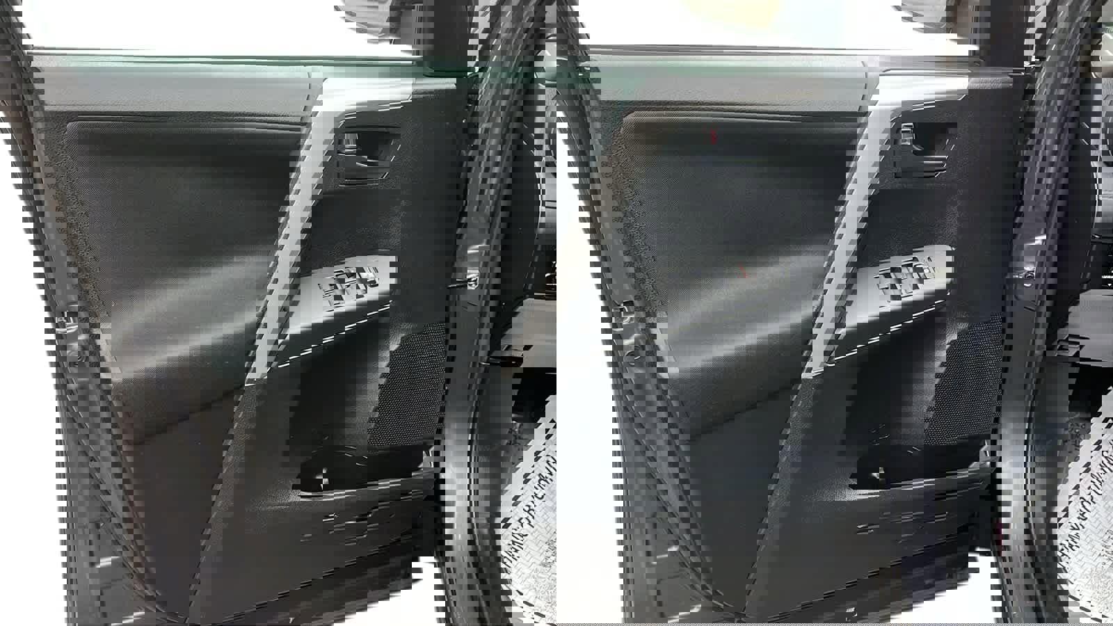 Used 2017 Toyota RAV4 LE image 9