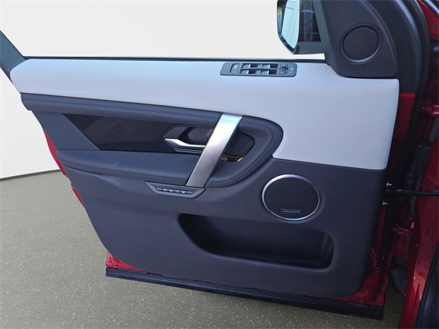Used 2025 Land Rover Discovery Sport S image 29