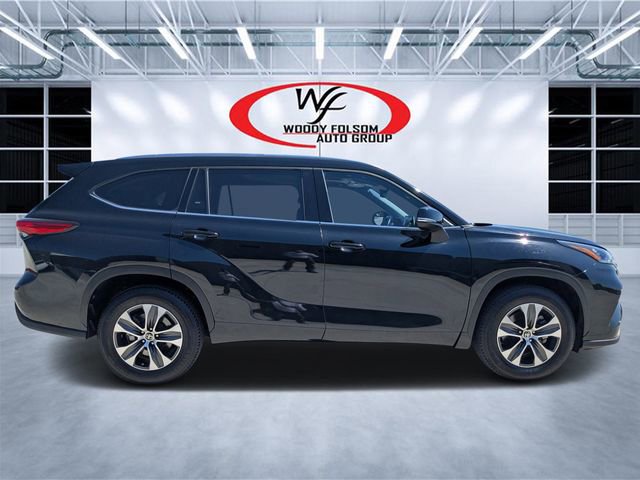 Used 2020 Toyota Highlander XLE image 2