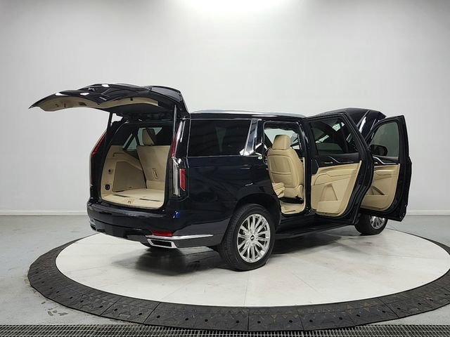Used 2021 Cadillac Escalade Premium Luxury AWD/4WD image 15
