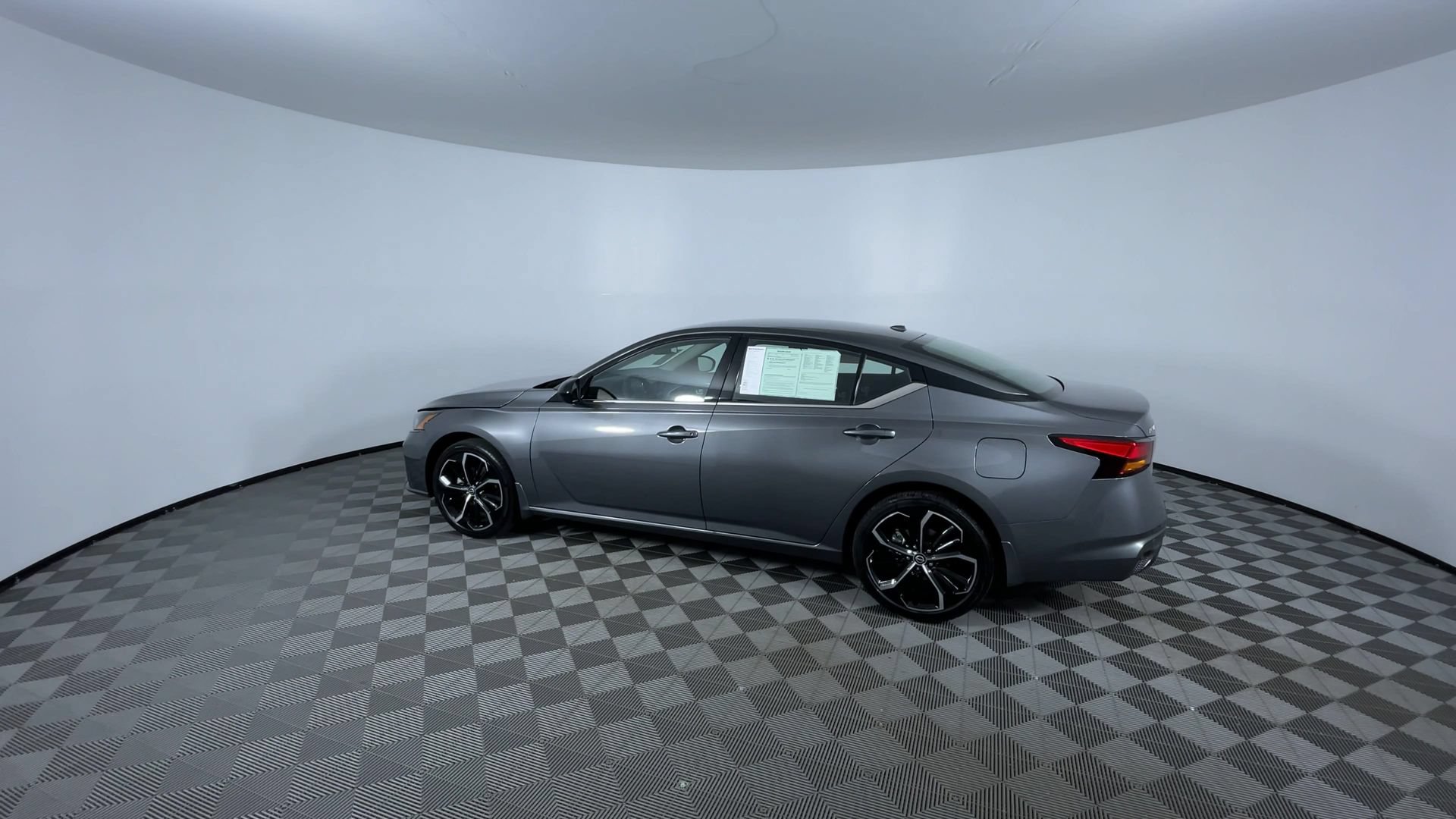Used 2025 Nissan Altima 2.5 SR AWD/4WD image 6