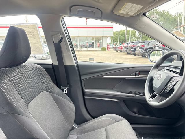 Used 2025 Toyota Camry LE w/ Convenience Package FWD image 13