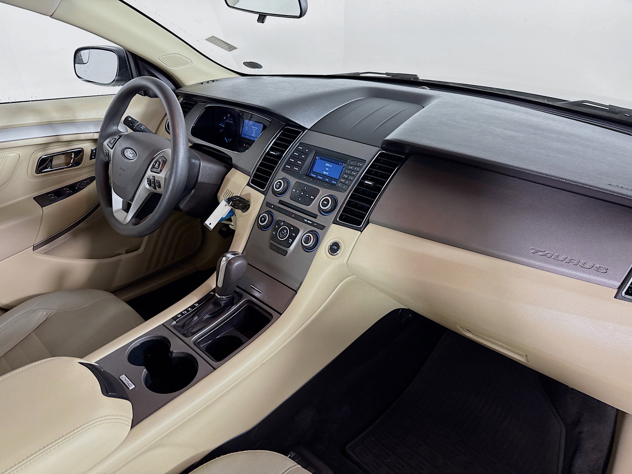 Used 2018 Ford Taurus SE image 33