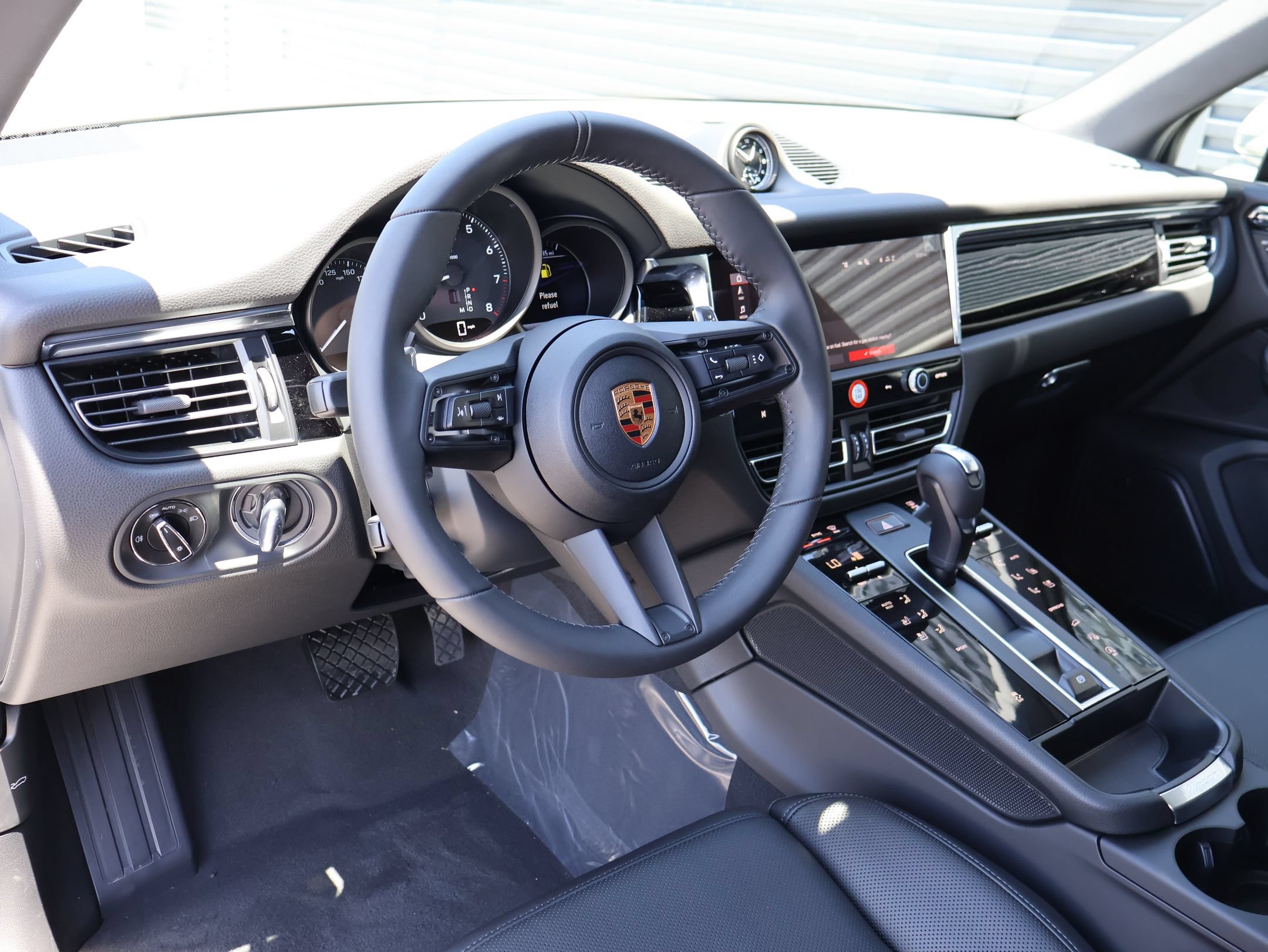 New 2026 Porsche Macan AWD/4WD image 4