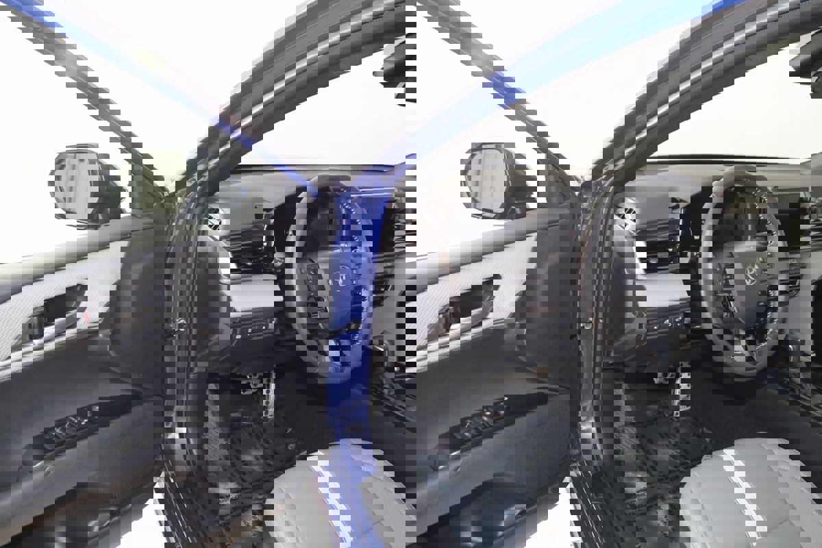 Used 2025 Toyota Camry SE image 45