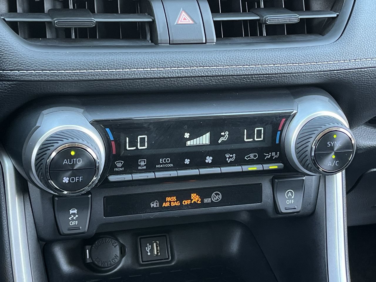 Used 2025 Toyota RAV4 XLE FWD image 18