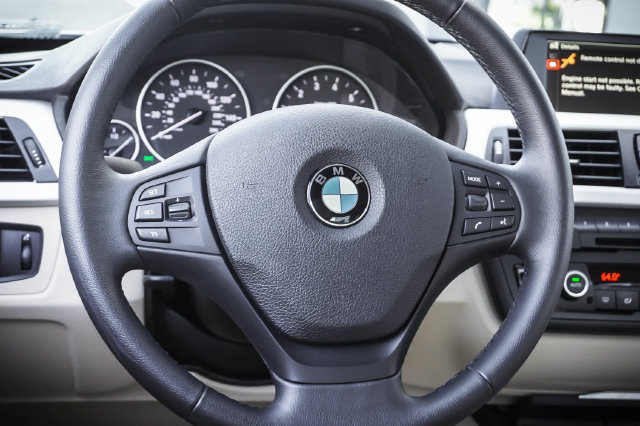 Used 2014 BMW 320i Sedan RWD image 18