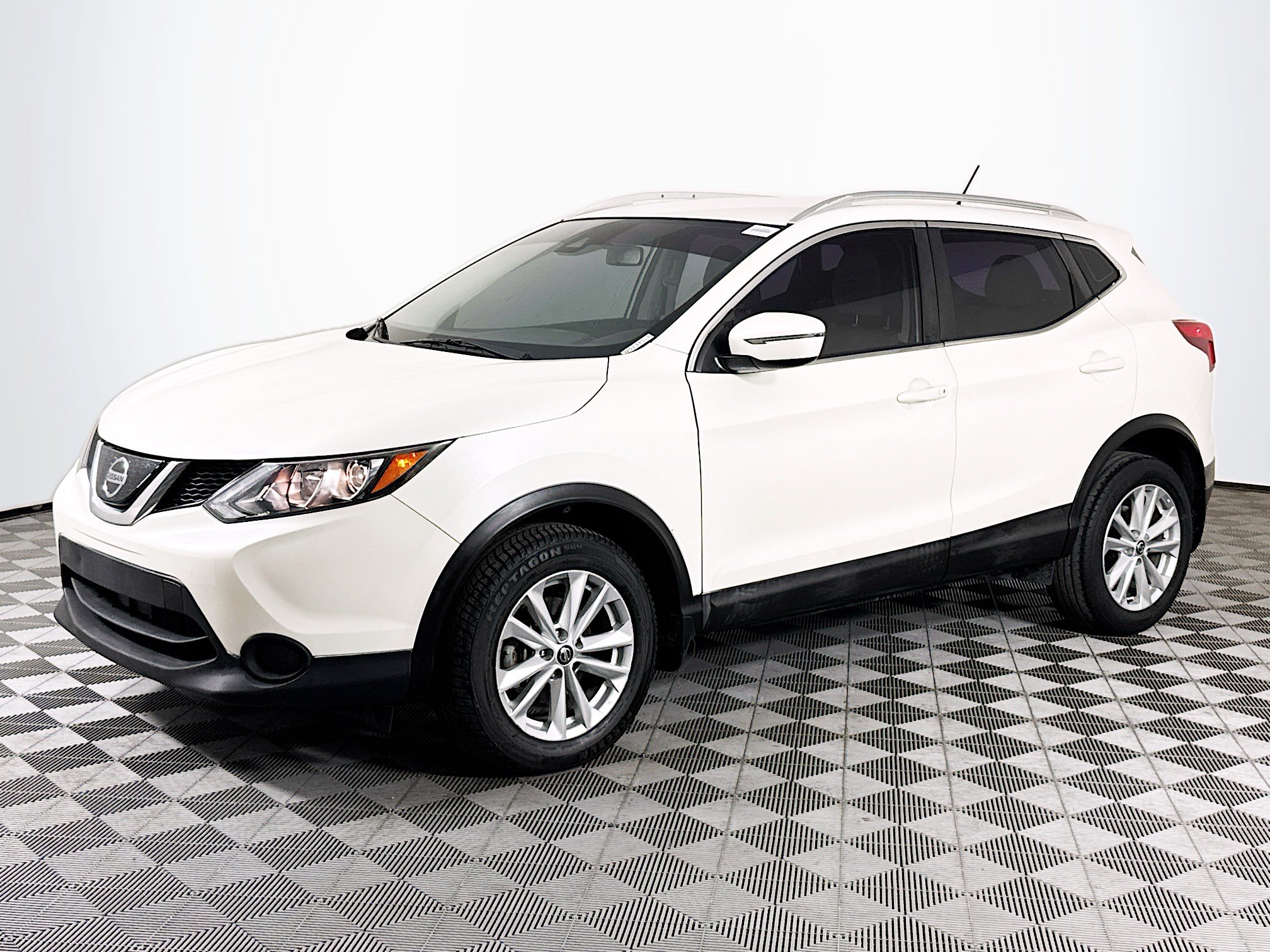 Used 2019 Nissan Rogue Sport SV FWD image 4