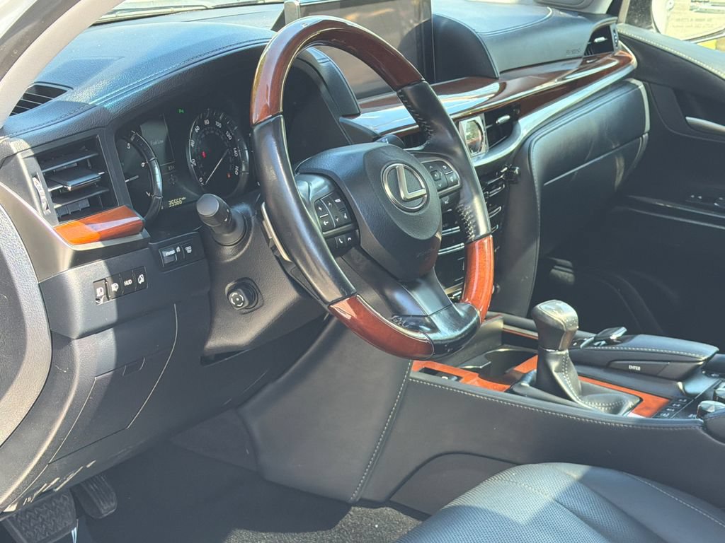 Used 2019 Lexus LX 570 4WD w/ Luxury Package image 15