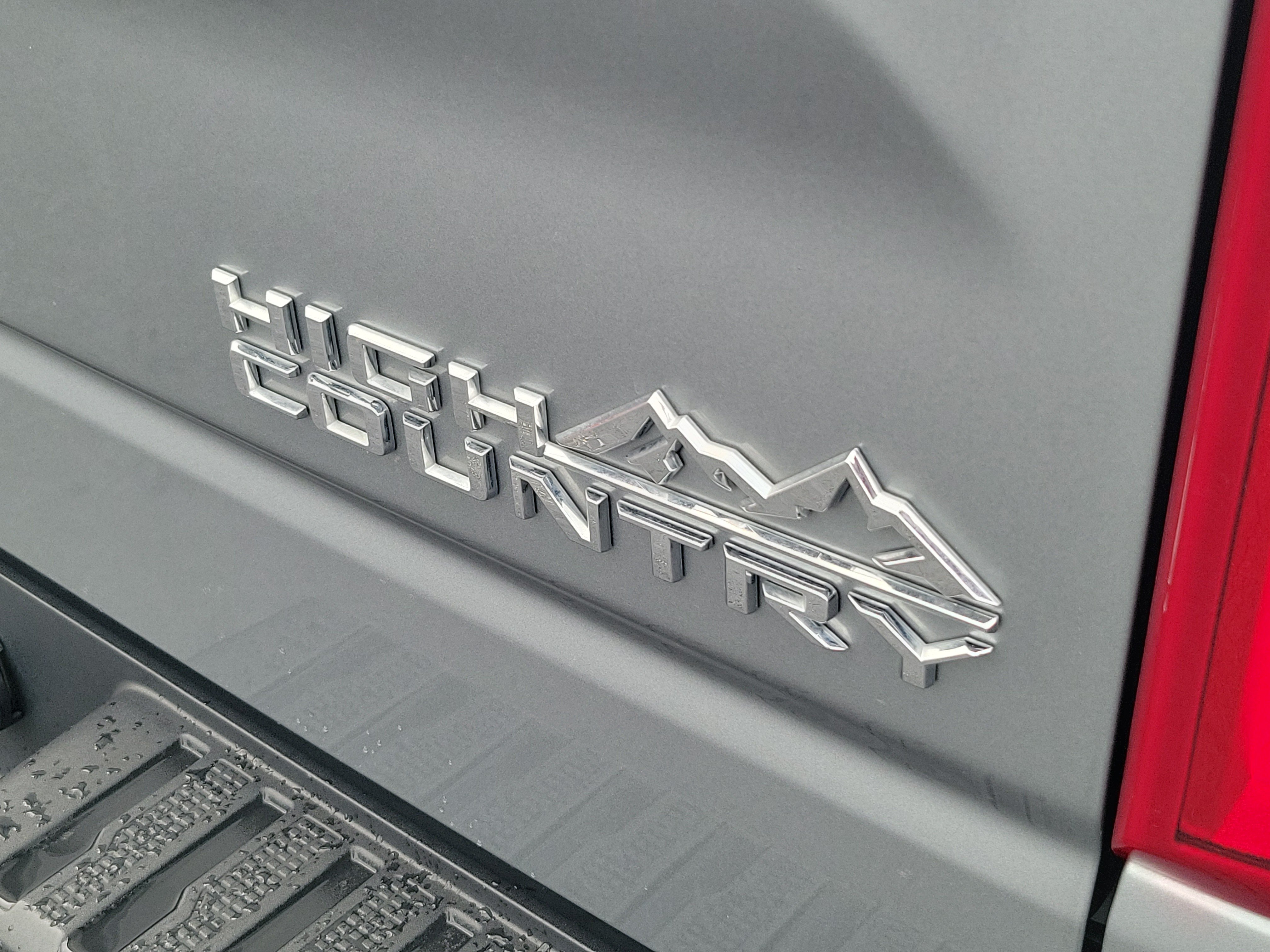 Used 2024 Chevrolet Silverado 1500 High Country w/ Technology Package AWD/4WD image 5
