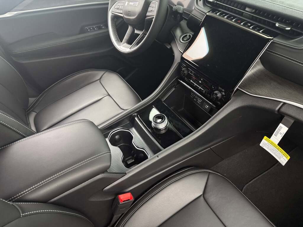 New 2025 Jeep Grand Cherokee Limited w/ Black Appearance Package image 27