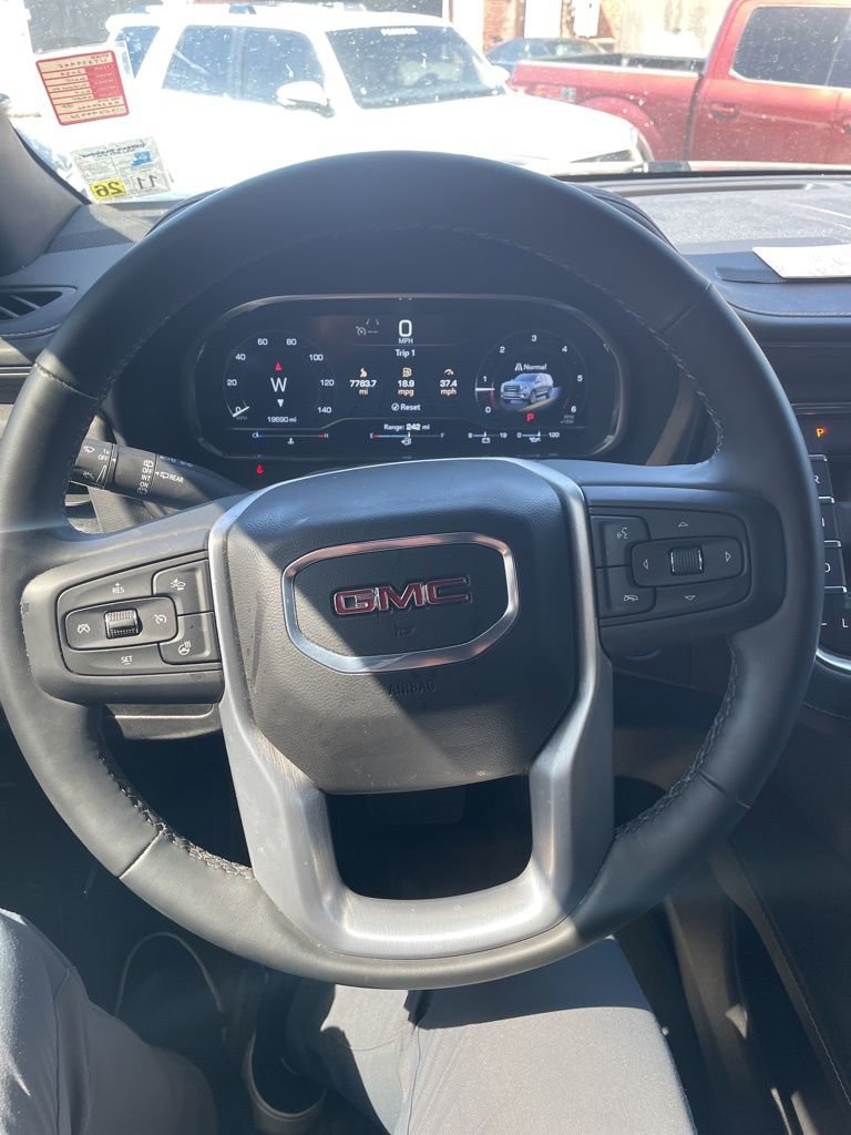 Used 2024 GMC Yukon XL SLT w/ SLT Luxury Package image 7