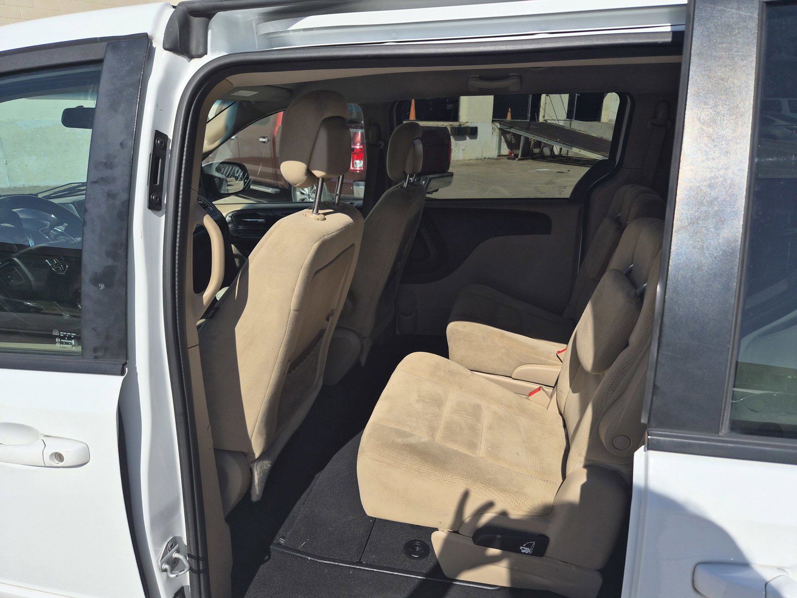 Used 2016 Dodge Grand Caravan SXT image 10