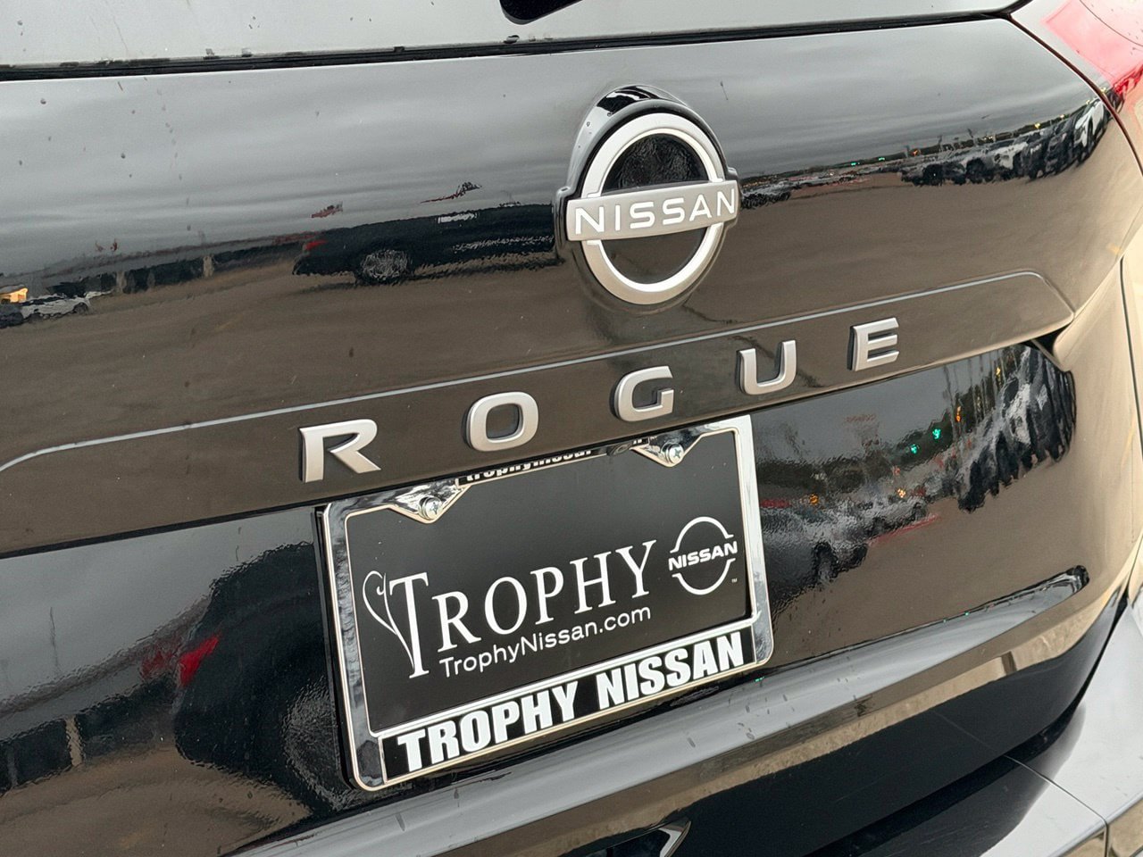 Certified 2025 Nissan Rogue SV FWD image 8