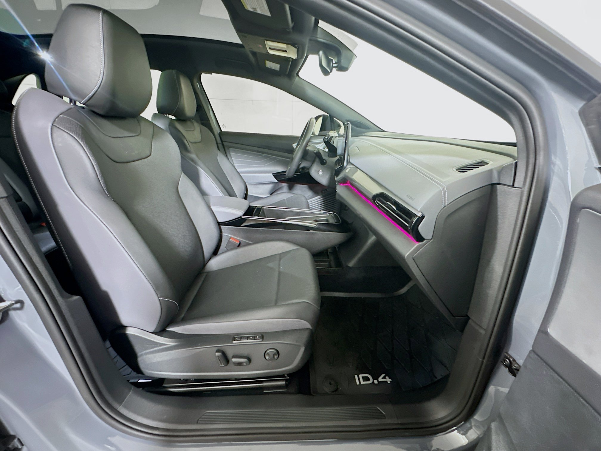 Used 2023 Volkswagen ID.4 S RWD image 33