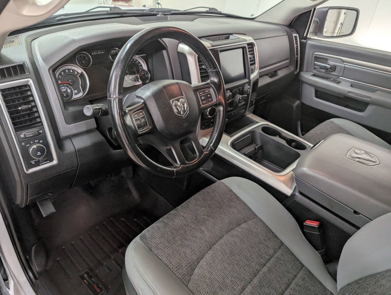 Used 2019 RAM 1500 Classic SLT w/ SLT Plus D←cor Group AWD/4WD image 8