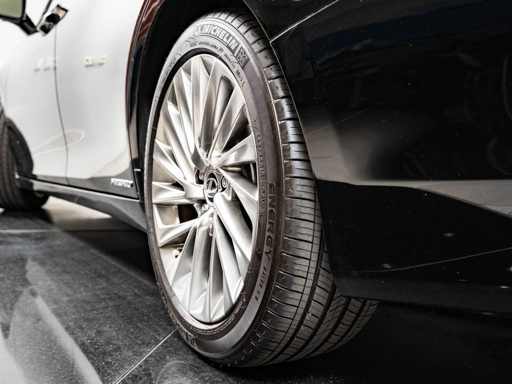 Certified 2020 Lexus ES 300h Ultra Luxury w/ Accessory Package FWD image 49