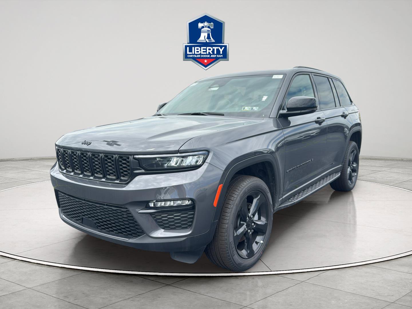 New 2025 Jeep Grand Cherokee Limited w/ Black Appearance Package AWD/4WD image 2