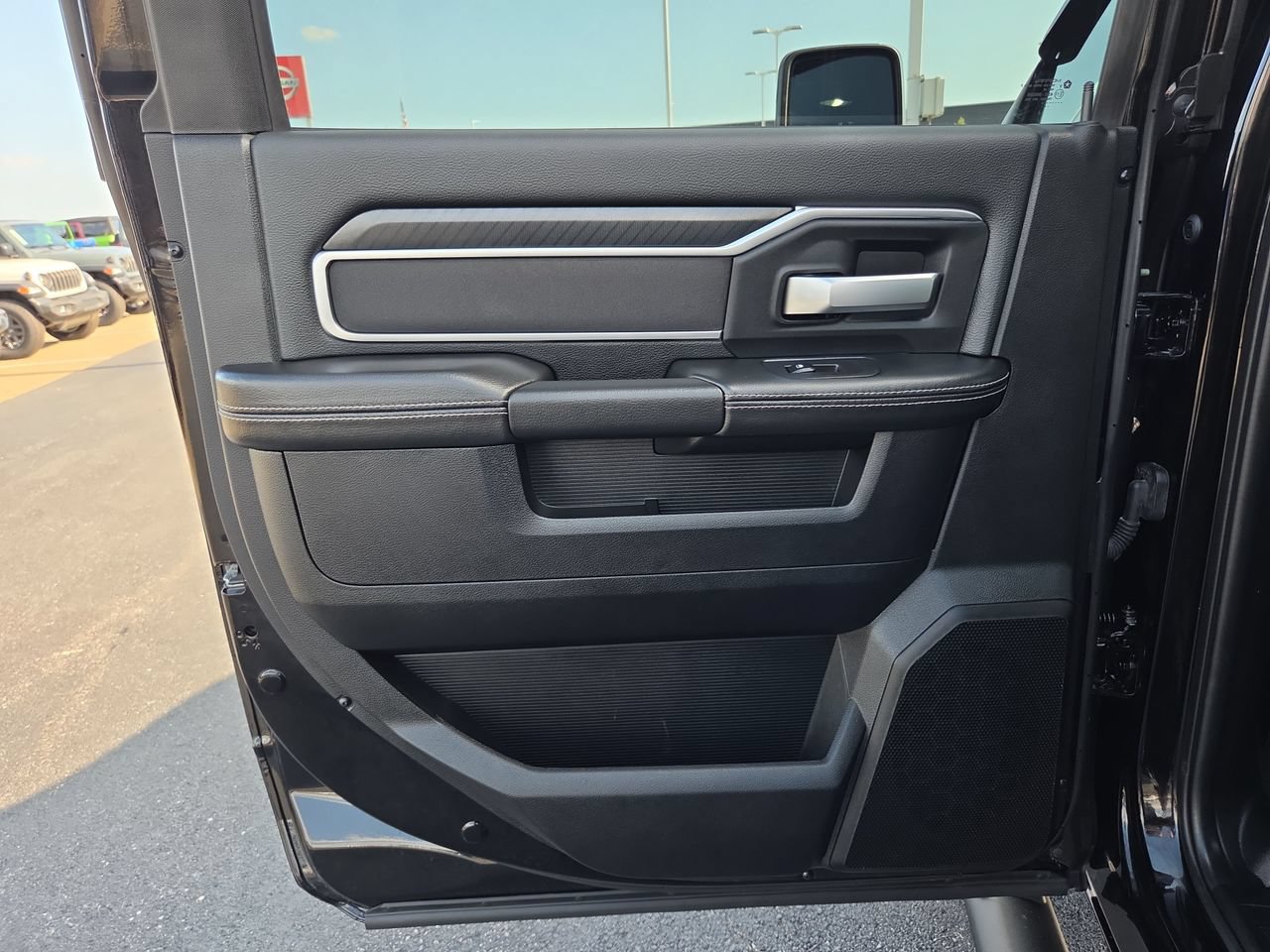 Used 2025 RAM 2500 Big Horn AWD/4WD image 15