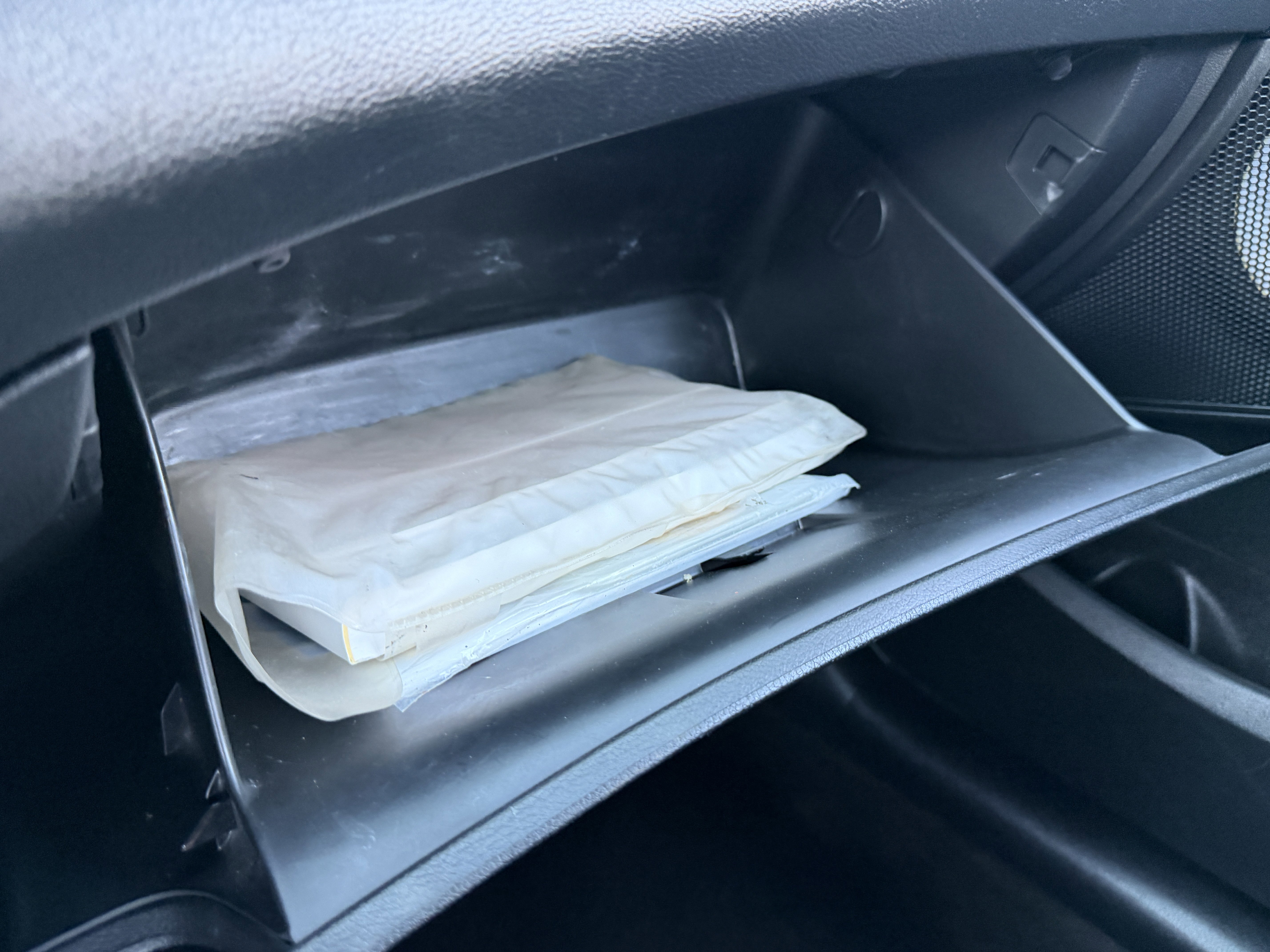 Used 2016 Hyundai Veloster 3dr Cpe Man image 38