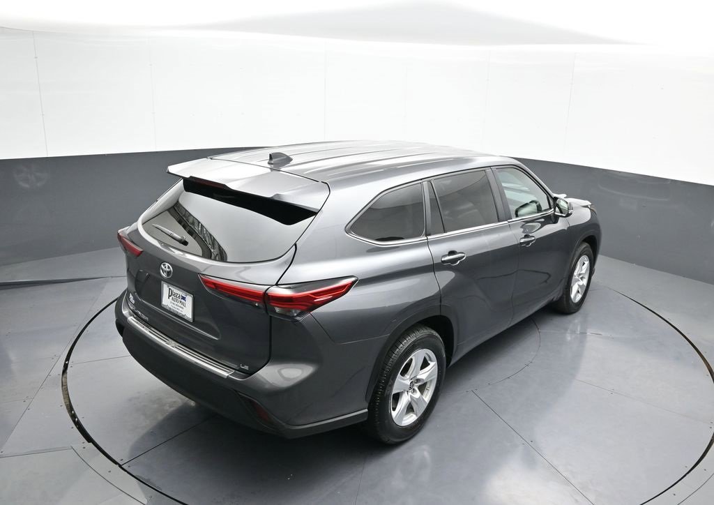 Certified 2023 Toyota Highlander L image 39