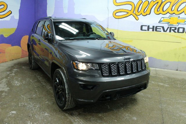 Used 2020 Jeep Grand Cherokee Altitude image 3