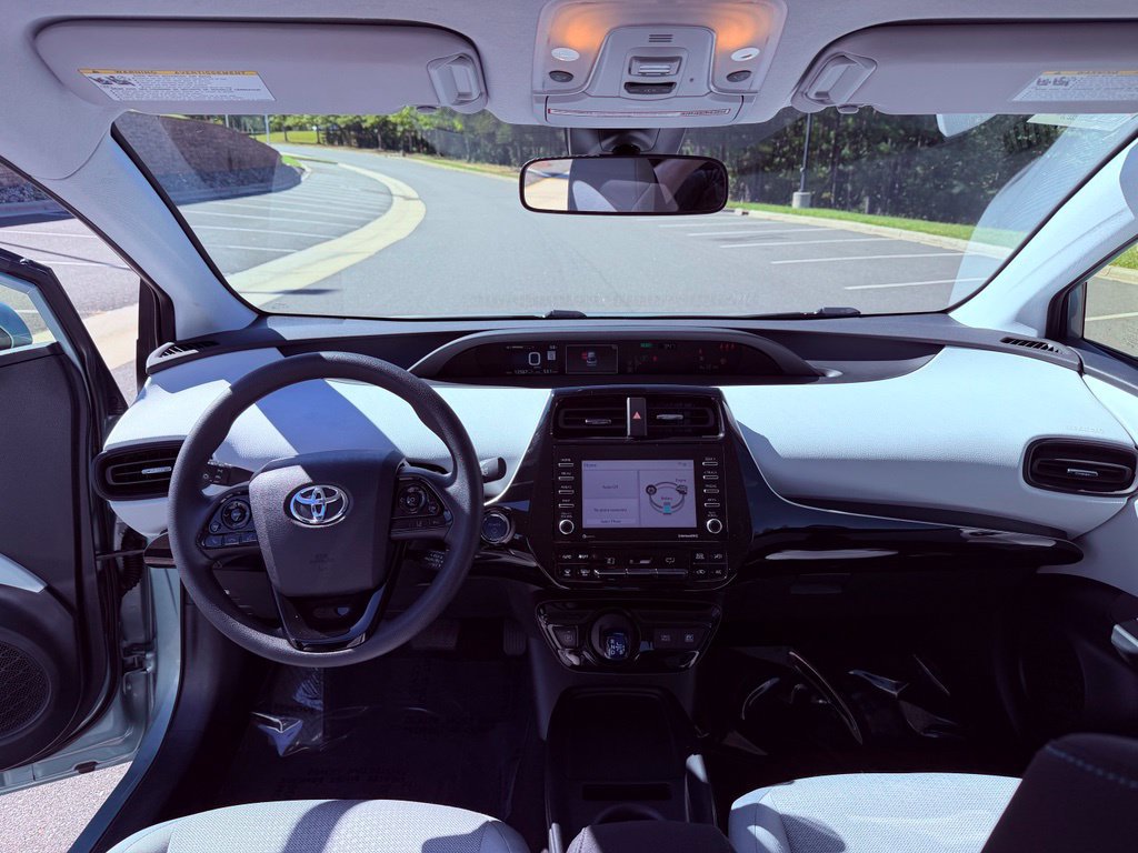 Used 2021 Toyota Prius LE FWD image 8