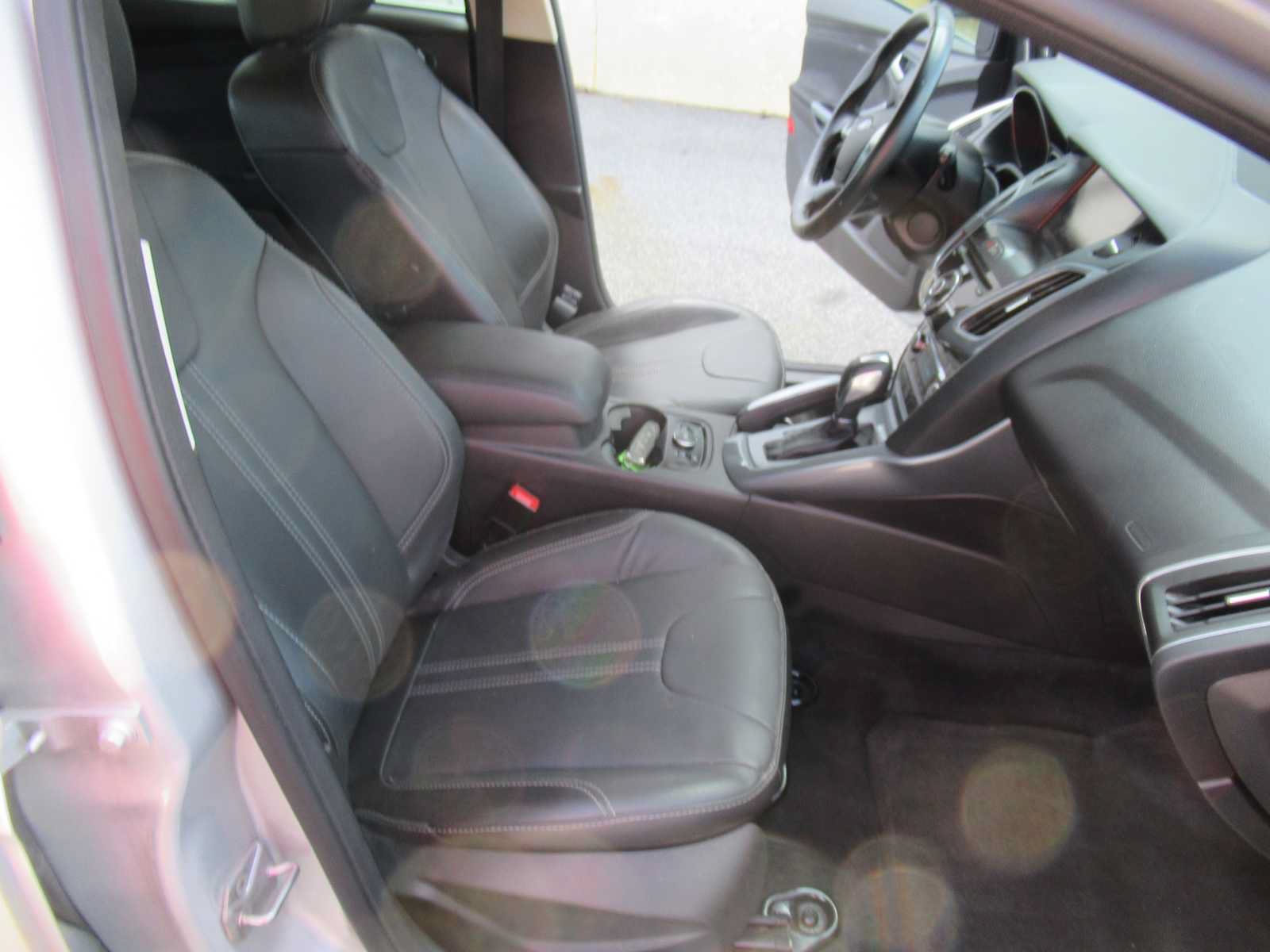 Used 2014 Ford Focus Titanium FWD image 24