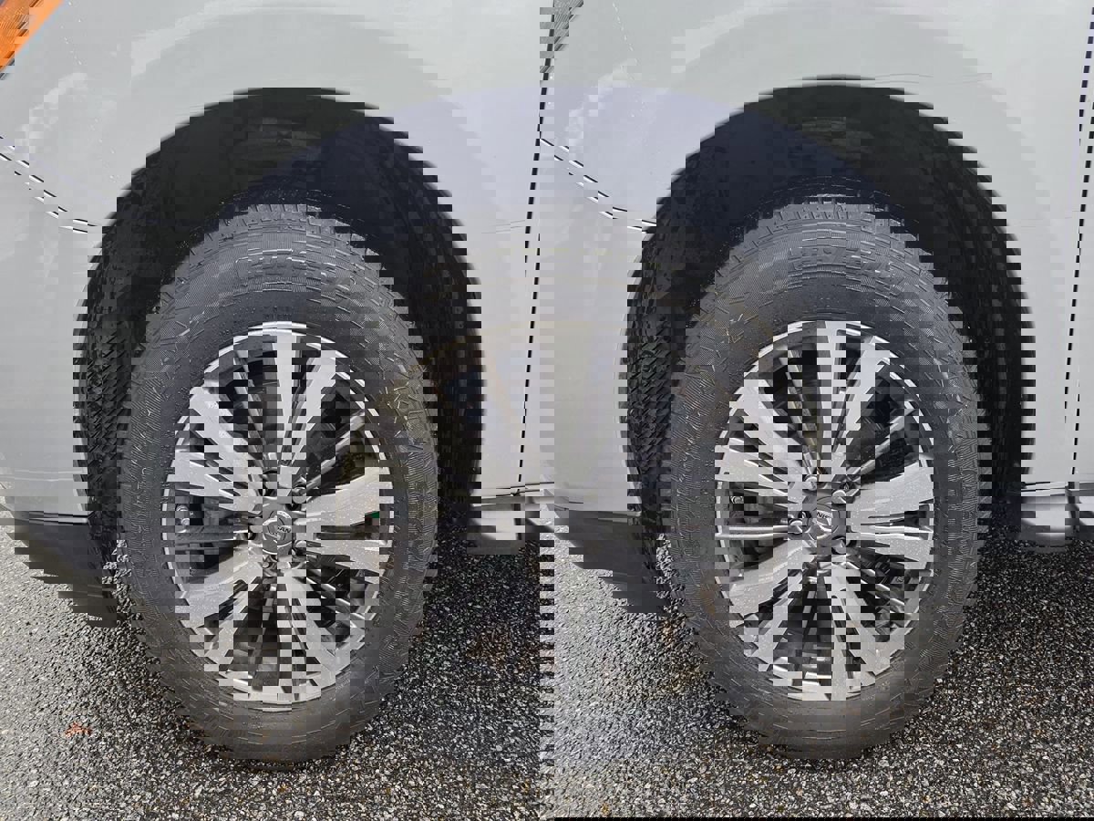 Used 2019 Nissan Pathfinder SV image 13