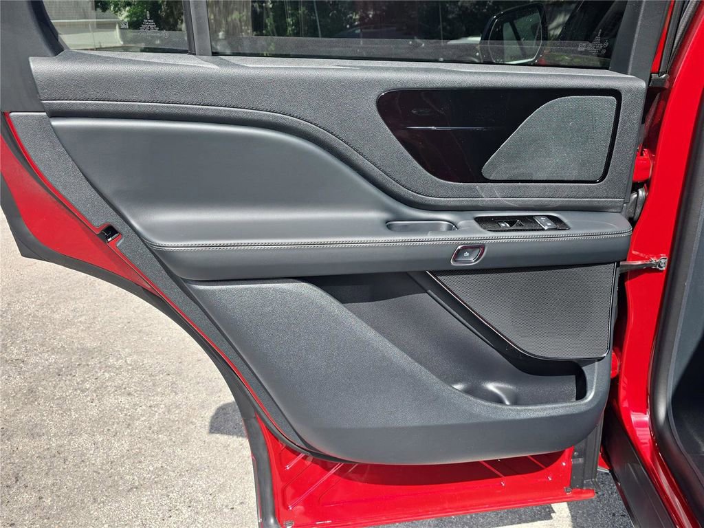 New 2026 Lincoln Aviator AWD image 10