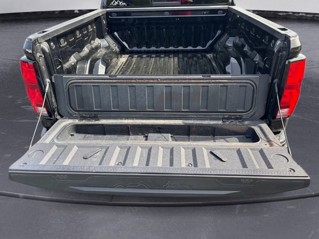 Used 2024 Chevrolet Colorado LT w/ LT Convenience Package III image 21