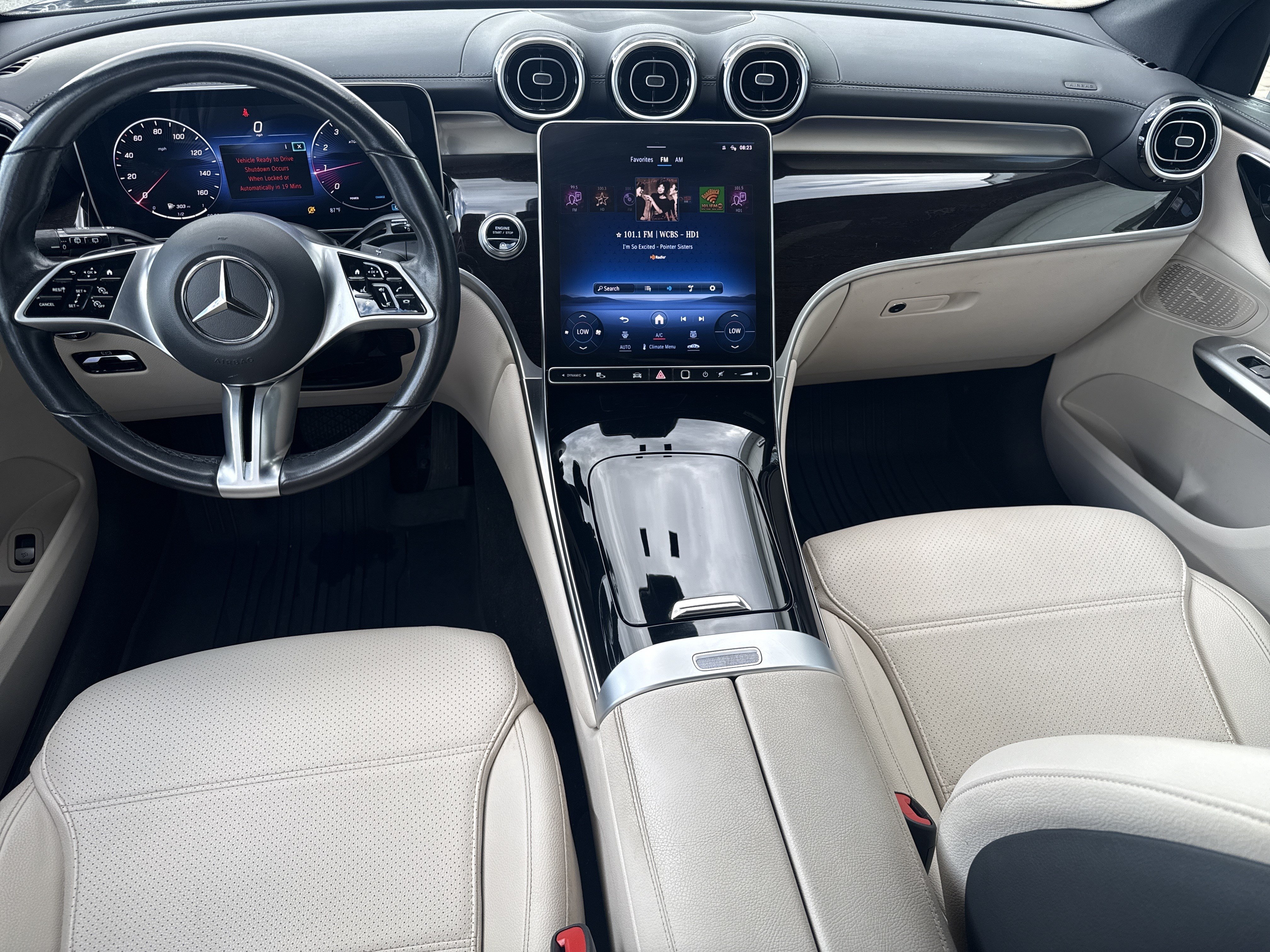 Used 2023 Mercedes-Benz GLC 300 4MATIC image 4