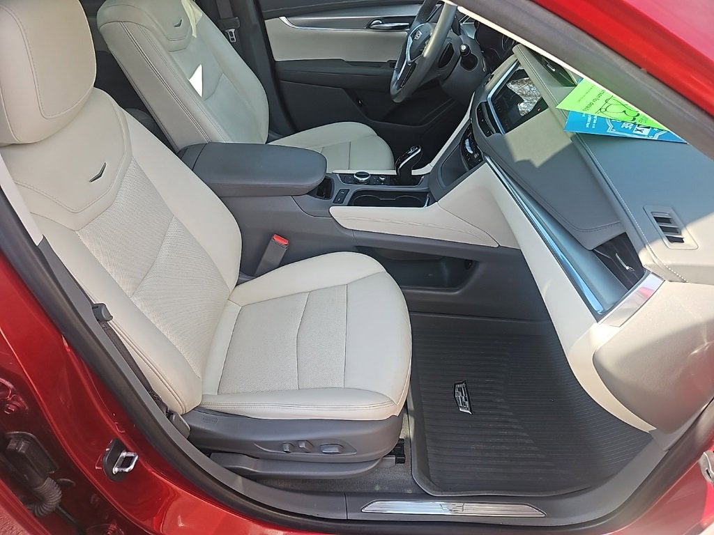 Used 2021 Cadillac XT5 Premium Luxury w/ LPO, Floor Liner Package image 31