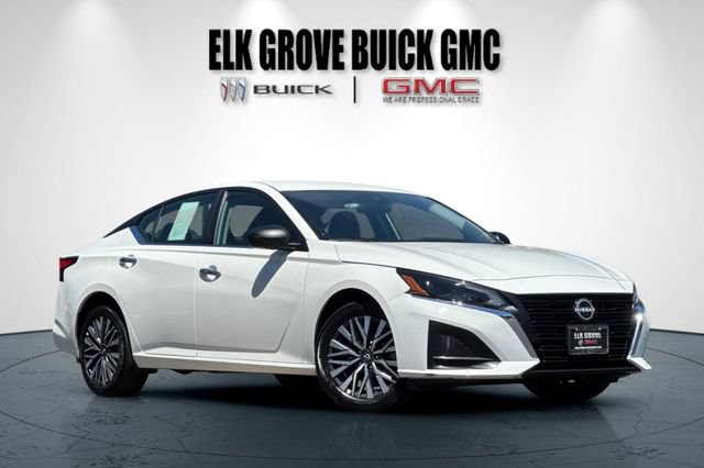 Used 2025 Nissan Altima 2.5 SV AWD/4WD image 2